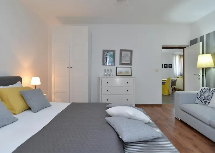 House Vesna 2101 Πούλα