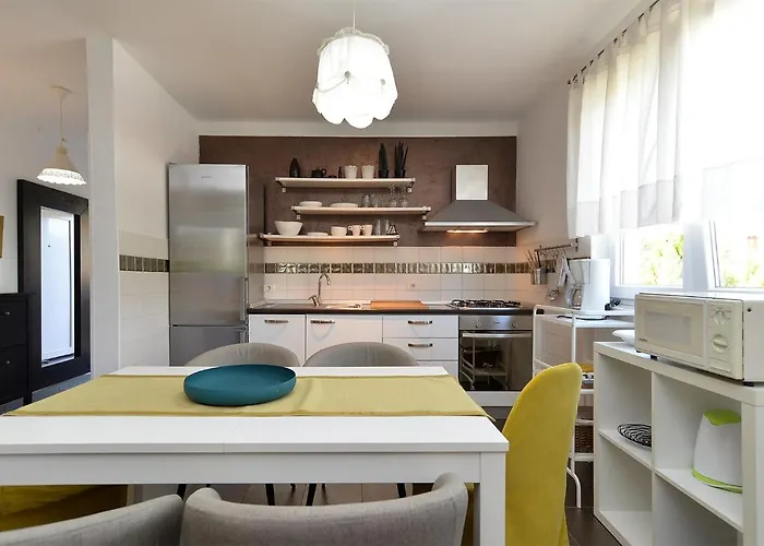 House Vesna 2101 * Πούλα